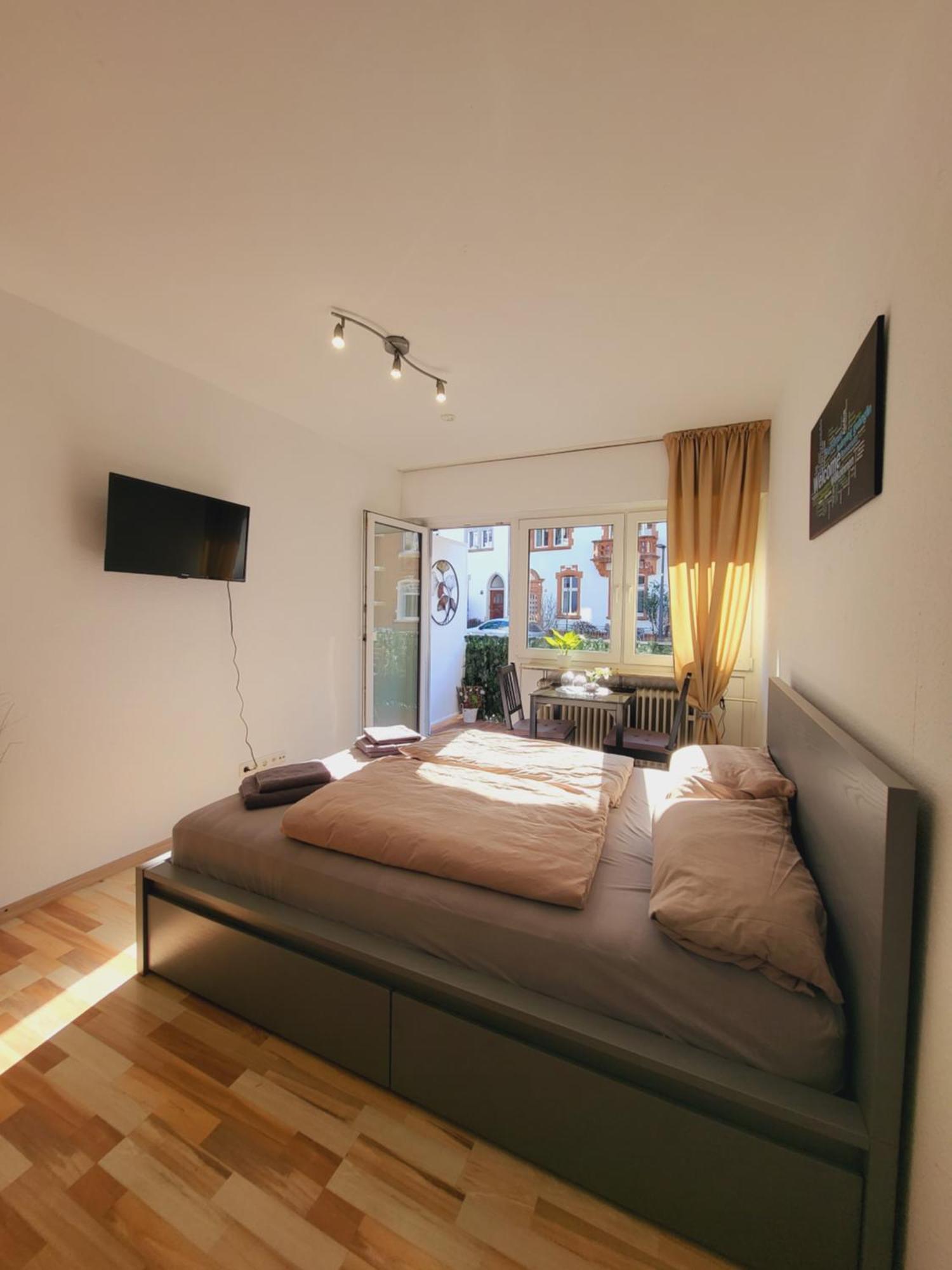 Zentrales Apartment Mit Balkon Und Parkplatz Trier Exterior photo